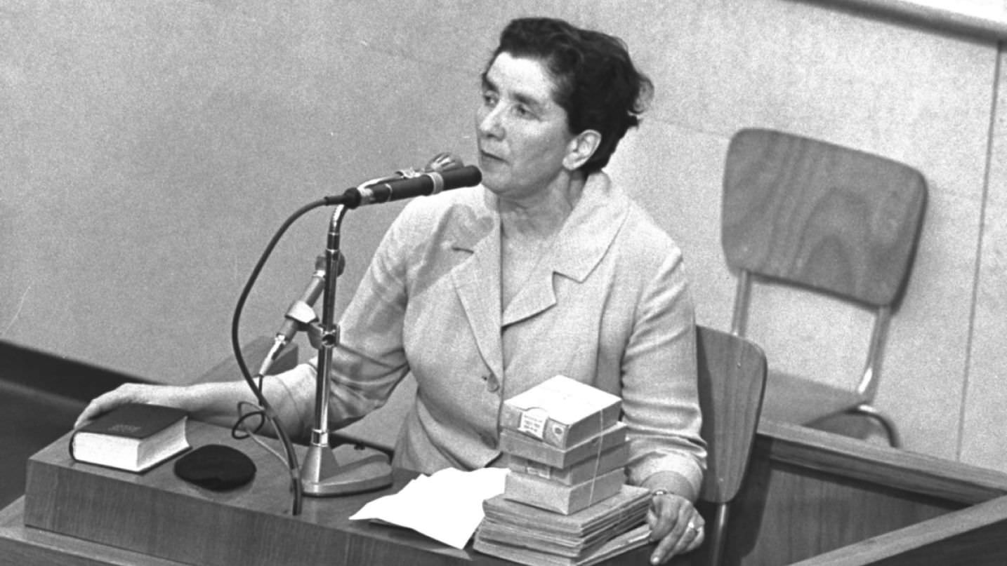 Rokhl Oyerbakh testifies at the trial of Nazi war criminal Adolf Eichmann in Jerusalem, 1961. Credit: GPO 